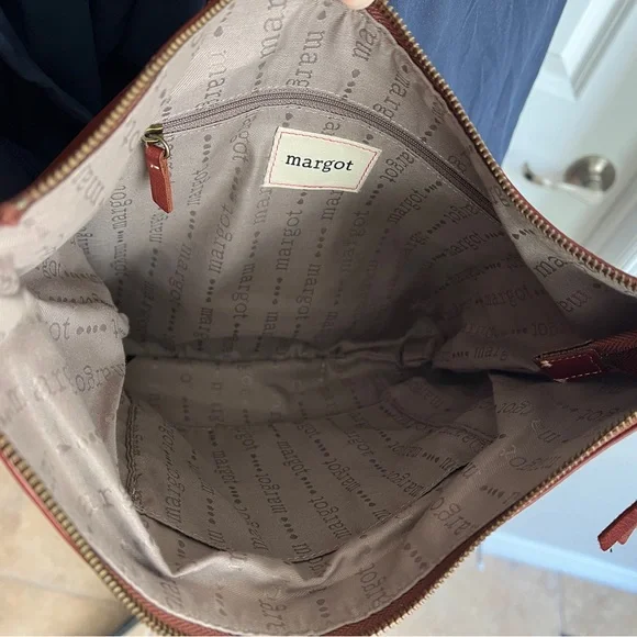 Margot Leather Chestnut Crossbody Purse with Classic Design - Picture 5 of 9